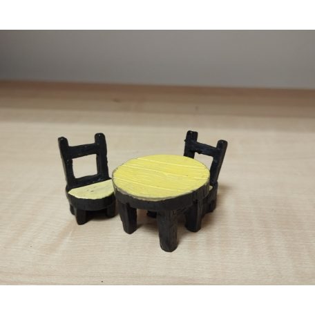 Tündérkert, asztal, 2 szék, rönk, fa hatású polyresin, 38*27mm TKE035